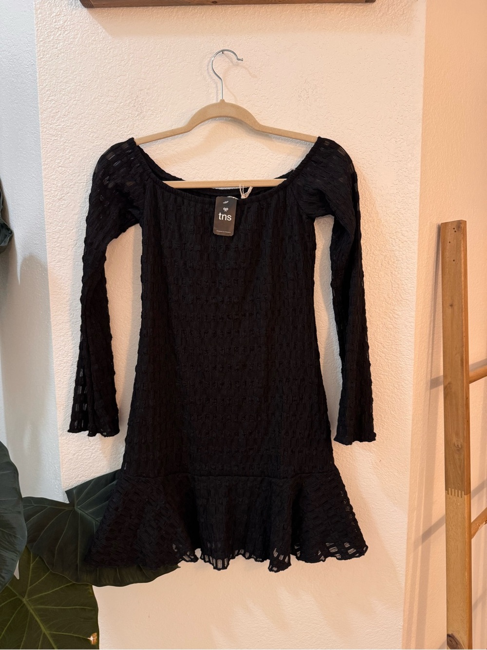 TNS Boutique Brand Black Long-Sleeve Mini Dress with Ruffle Hem Lace Fabric NWT